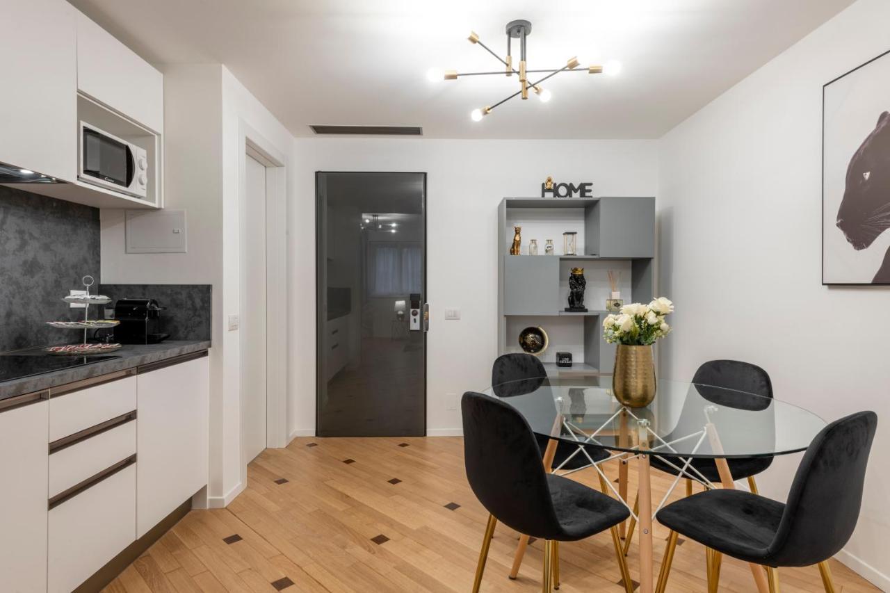 Milan Duomo Suites Экстерьер фото